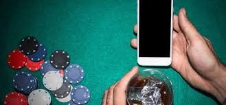 Tampilan dealer langsung di permainan American Roulette dengan siaran HD